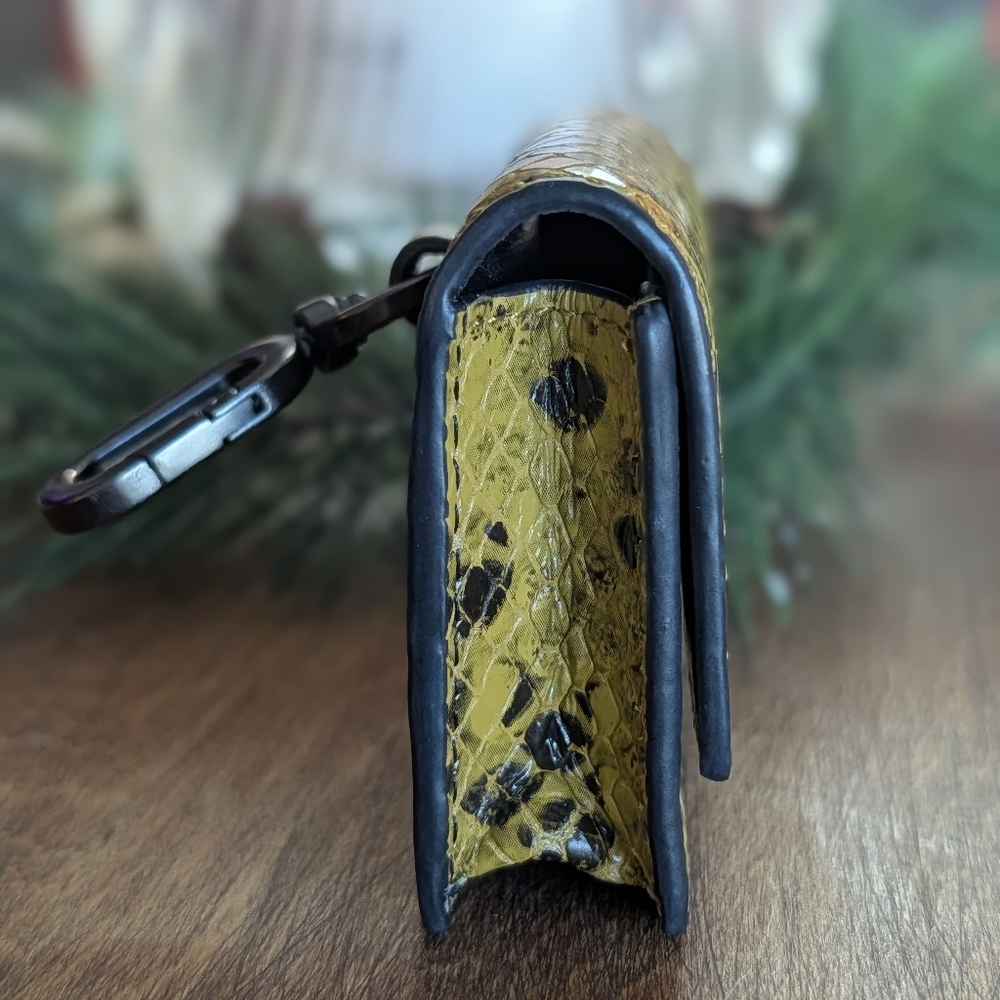 Liebskind Berlin Airpods / Pixelbuds Case - Picture 2 of 4